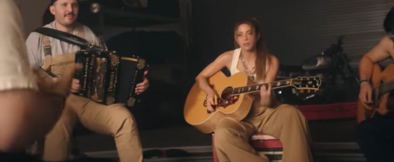 Shakira y Grupo Frontera