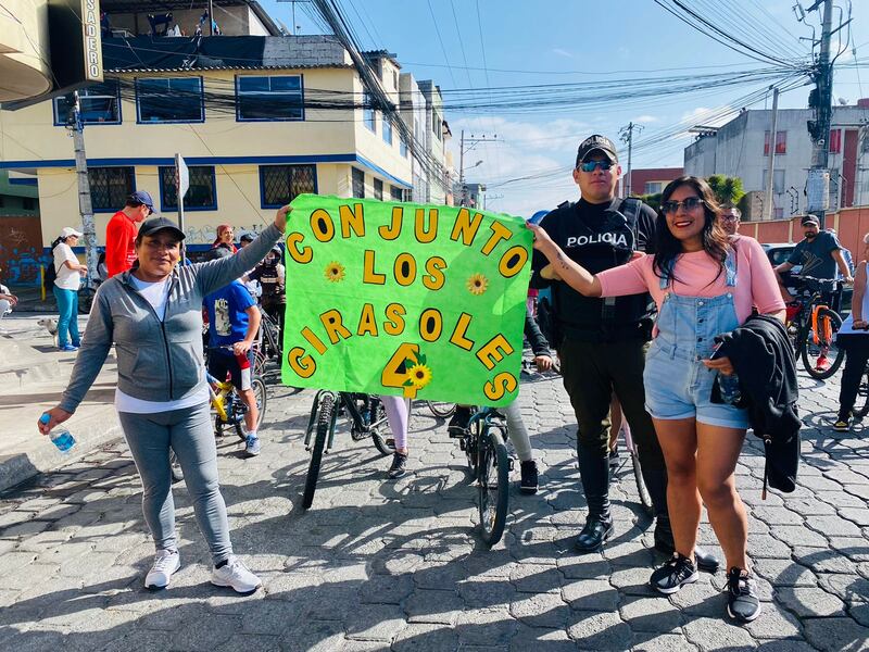 Policía realiza ciclopaseo familiar por la seguridad en Quito