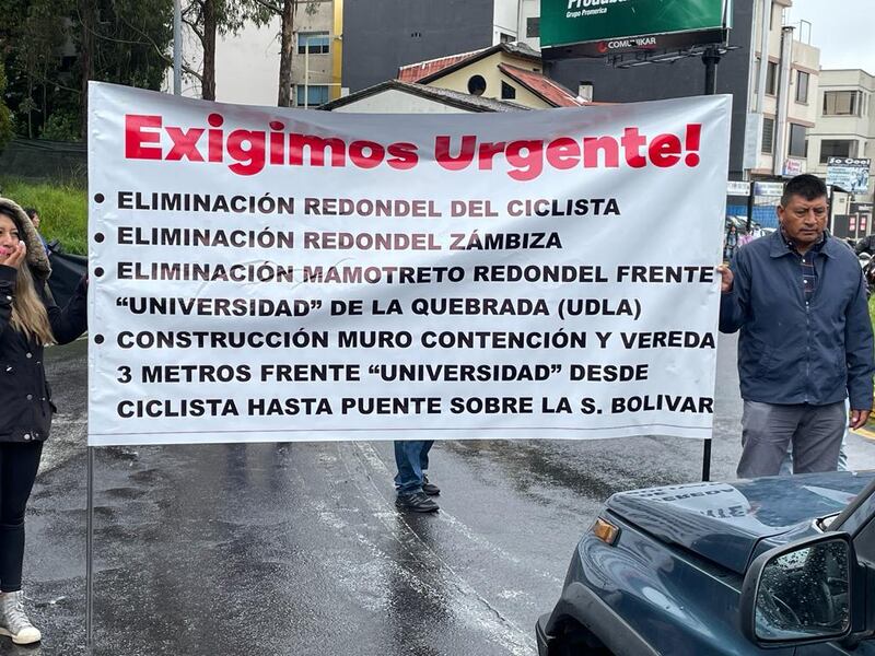 Manifestantes del redondel de El Ciclista