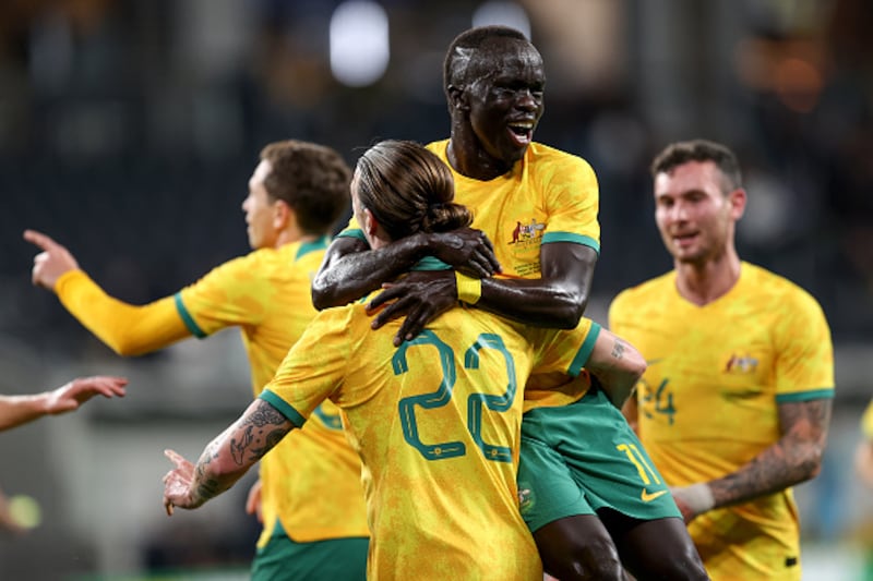 Mabil festeja su gol con Australia ante Ecuador