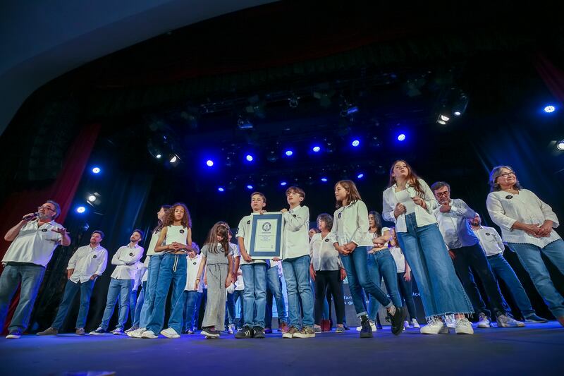 Los Teranes celebran en Ecuador récord de elenco familiar más grande de mundo