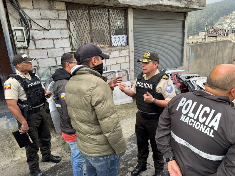 Desarticulan banda dedicada al robo a vehículos, accesorios y autopartes, en Quito