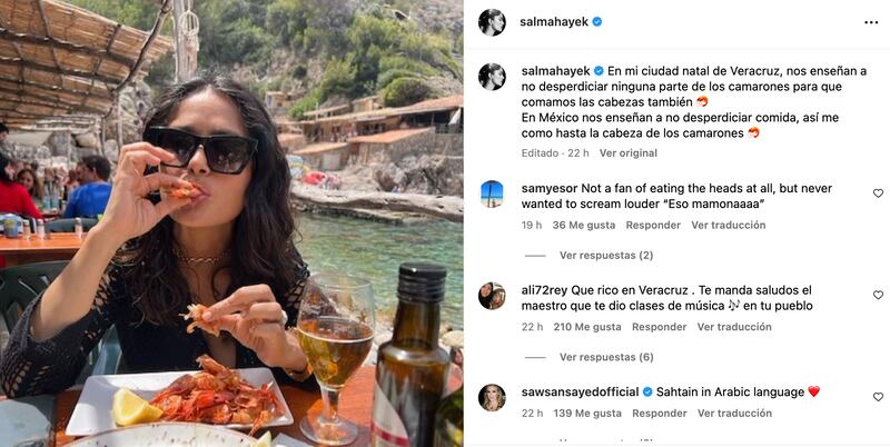 Salma Hayek comiendo camarones en Veracruz