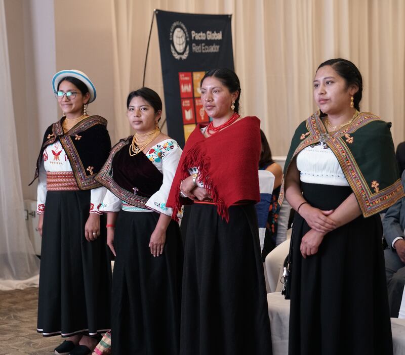 Pie de foto (de izquierda a derecha): Abigail Ninabanda de comunidad Tagma San José, Jeaneth Chela, Comunidad Chibuco, Lizeth Guamán de la Comunidad de Simiatug y Abigail Rea de Guanujo, lideresas comunitarias de la provincia de Bolívar.