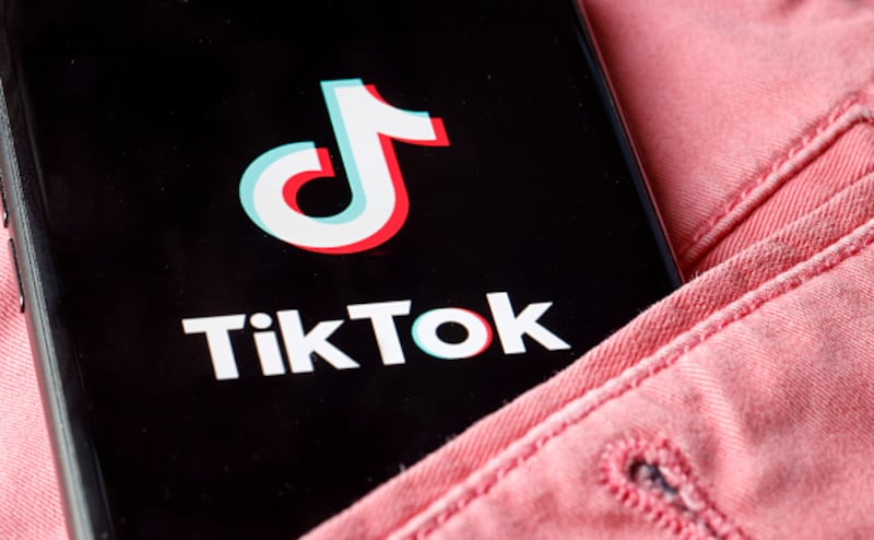 TikTok podría caer en manos de Elon Musk.