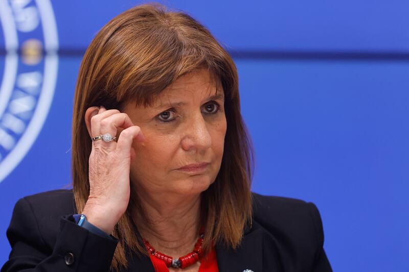 La ministra argentina de Seguridad, Patricia Bullrich, participa en una rueda de prensa hoy, en Buenos Aires