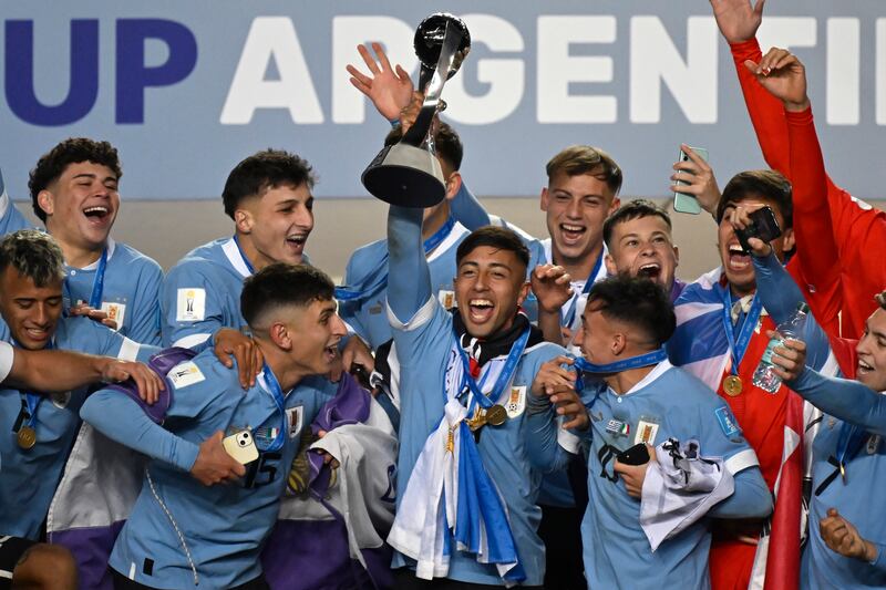 Uruguay vence 1-0 a Italia y gana por primera vez un Mundial Sub-20